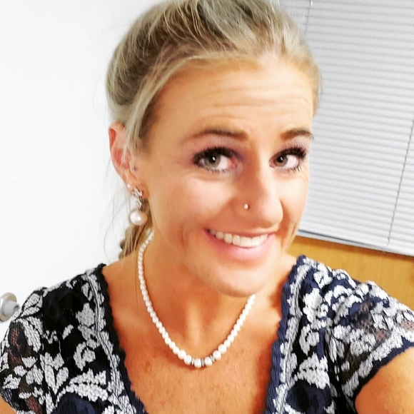 Meet your Posher, Lauren - Picture 3 of 15